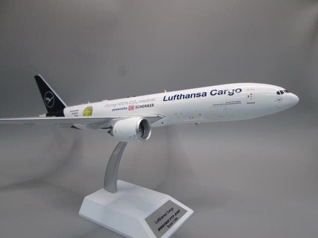 J-Fox Lufthansa Cargo "Sustainable Aviation Fuel" Boeing B777FBT D-ALFG JF-777-2-004 1:200 Scale