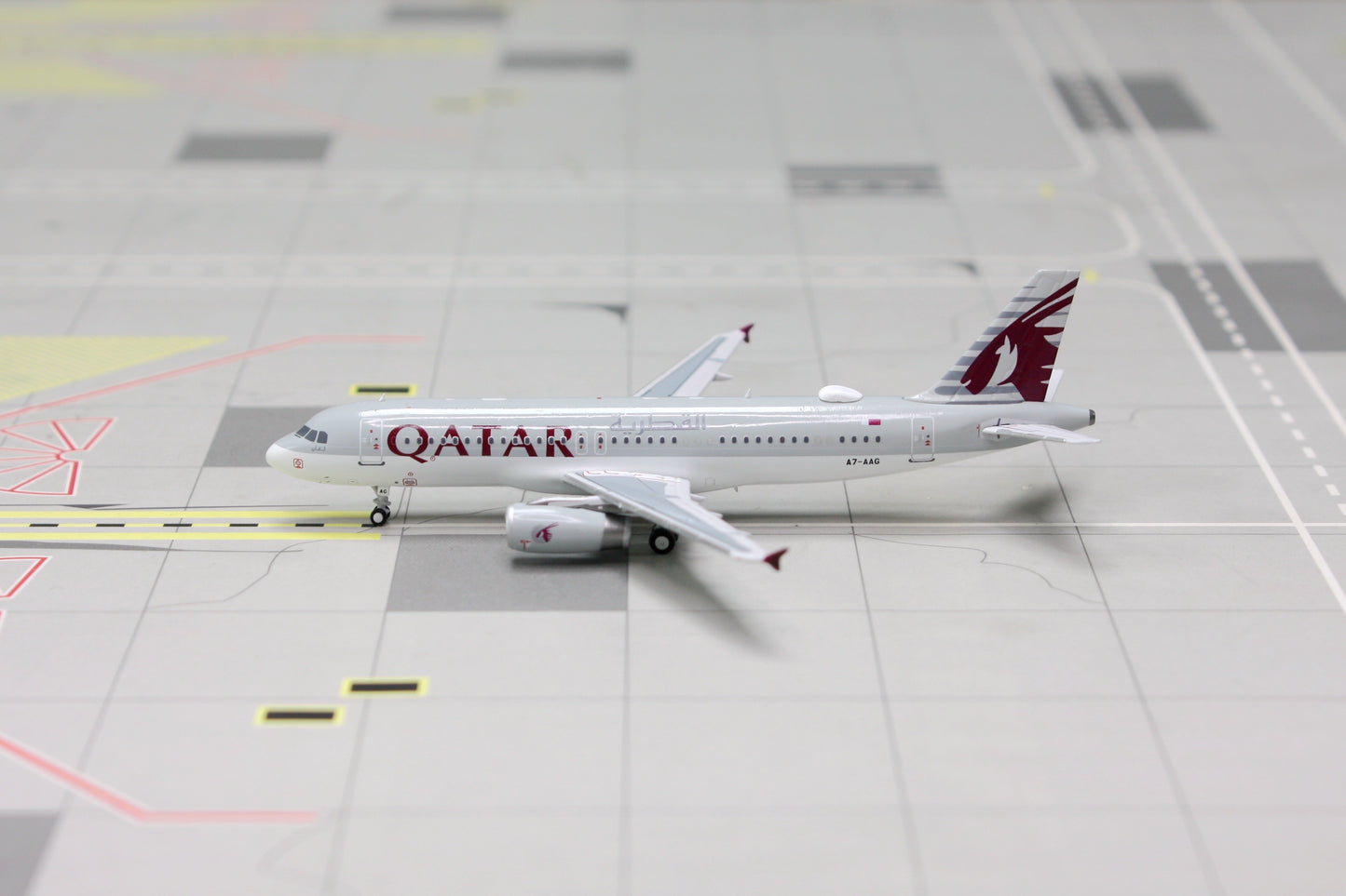 Qatar Airways Airbus A320-232 A7-AAG Die-Cast Panda Models 52319 Scale 1:400