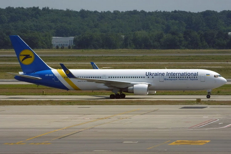 Phoenix Models Ukraine Airlines Boeing 767-300ER/W UR-GED 11834 1:400 Scale Die-Cast Model