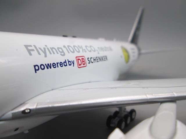 J-Fox Lufthansa Cargo "Sustainable Aviation Fuel" Boeing B777FBT D-ALFG JF-777-2-004 1:200 Scale