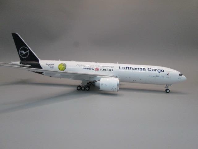 J-Fox Lufthansa Cargo "Sustainable Aviation Fuel" Boeing B777FBT D-ALFG JF-777-2-004 1:200 Scale