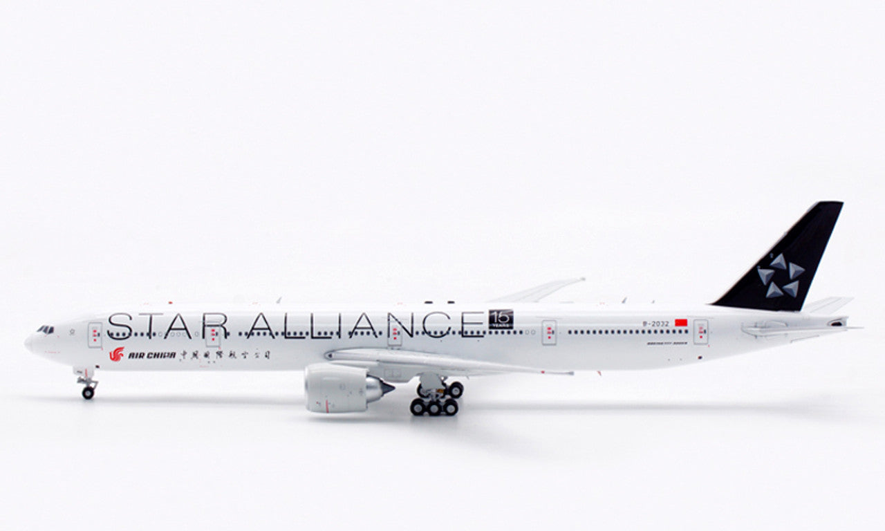 Aviation 400 Air China"Star Alliance" B777-300ER B-2032 "15TH" AV4177 with stand 1:400 Scale