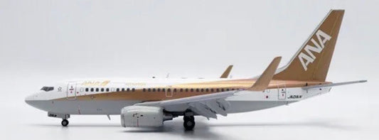 JC Wings ANA (All Nippon Airways) Boeing 737-700 "Gold" JA01AN “Flaps Down” 1:200 Scale