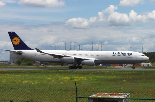 Lufthansa Airbus A340-300 D-AIGZ Phoenix Die-Cast 04579 Scale 1:400