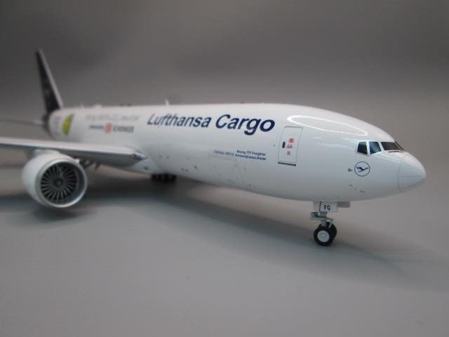 J-Fox Lufthansa Cargo "Sustainable Aviation Fuel" Boeing B777FBT D-ALFG JF-777-2-004 1:200 Scale