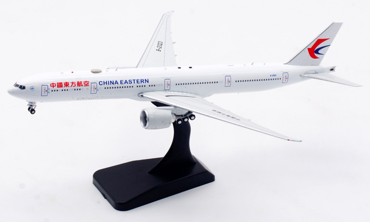 Aviation 400 China Eastern Airlines Boeing 777-39PER B-2023 AV4180 with stand 1:400 Scale