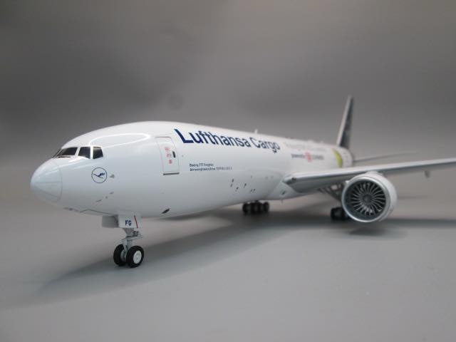 J-Fox Lufthansa Cargo "Sustainable Aviation Fuel" Boeing B777FBT D-ALFG JF-777-2-004 1:200 Scale