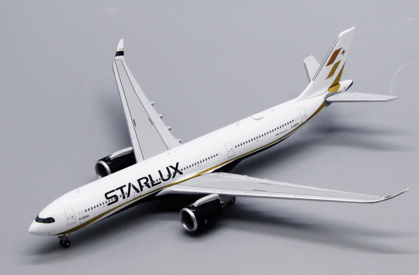JC Wings 1:400 STARLUX Airlines Airbus A330-900neo B-58301 Diecast Model